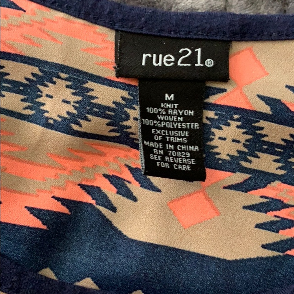 Rue 21• Aztec Pattern. - Picture 2 of 2